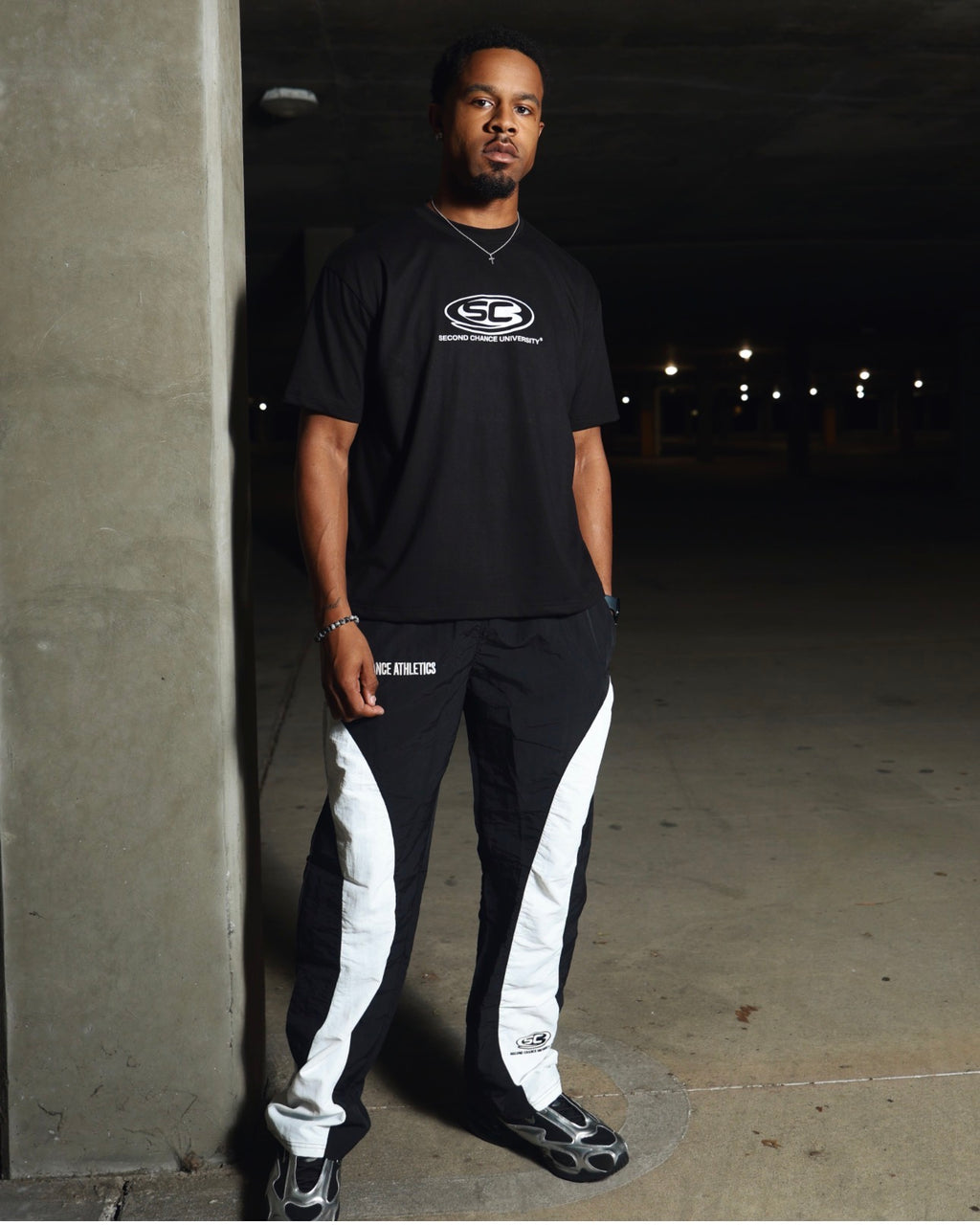 BLACK & WHITE LOGO TRACKPANTS