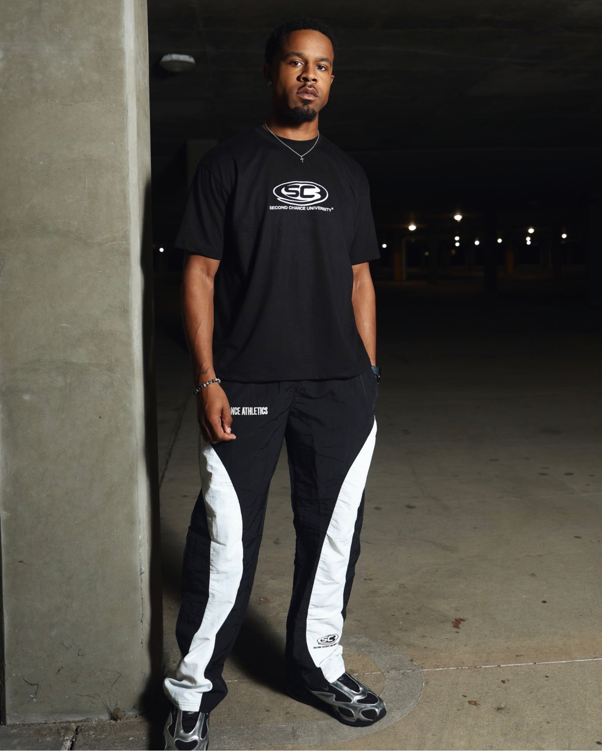 BLACK & WHITE LOGO TRACKPANTS